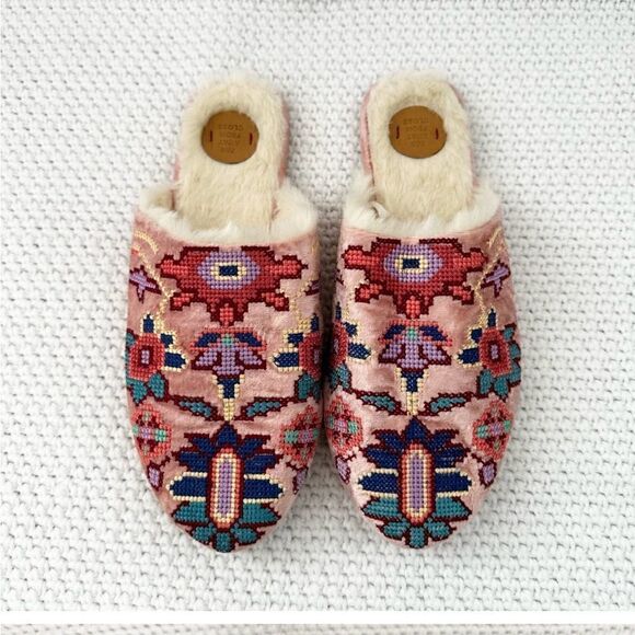 Far Away From Close Needlepoint Slide Slippers Size 9 New - Picture 5 of 7